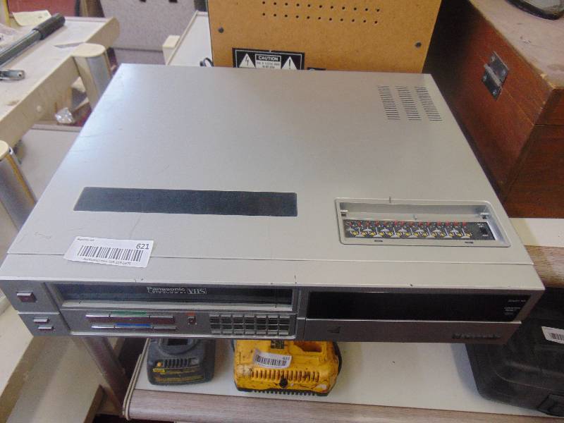 lot 621 image: Panasonic VHS vcr