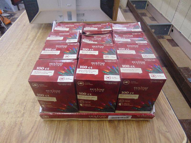 lot 633 image: case of 100ct Christmas lights