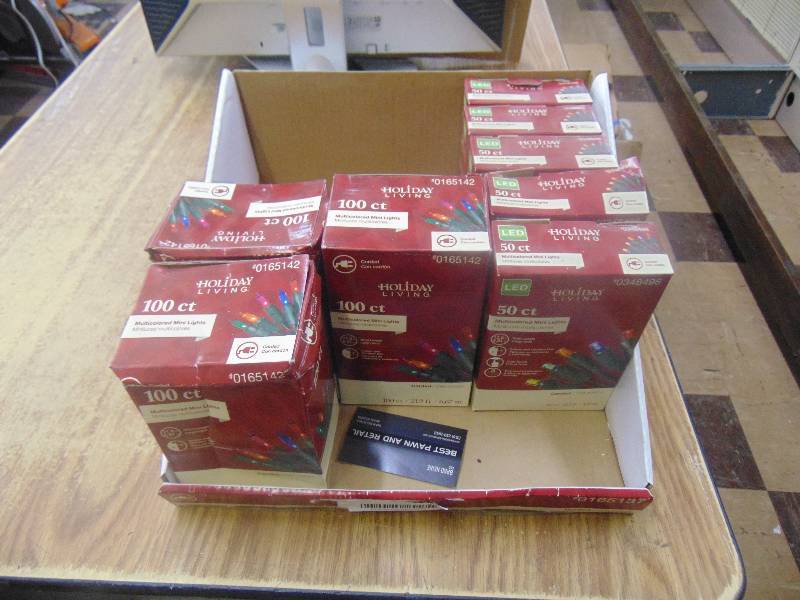 lot 634 image: boxes of 100ct Christmas lights