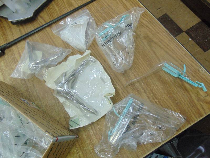 lot 637 image: lot of new Speculums