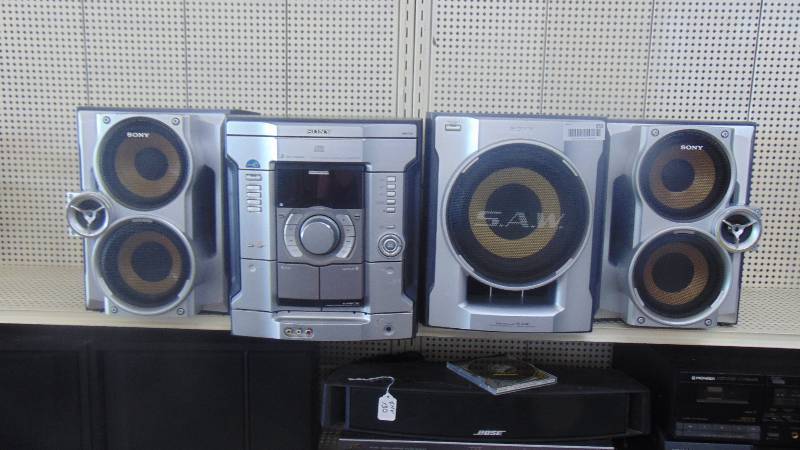 lot 653 image: SONY - stereo system