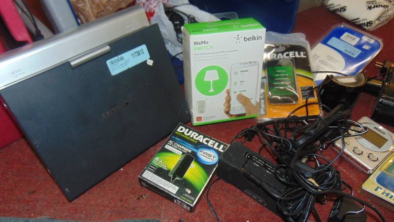 lot 659 image: lot of electronic items - battery charges - MP3 - Blue ray