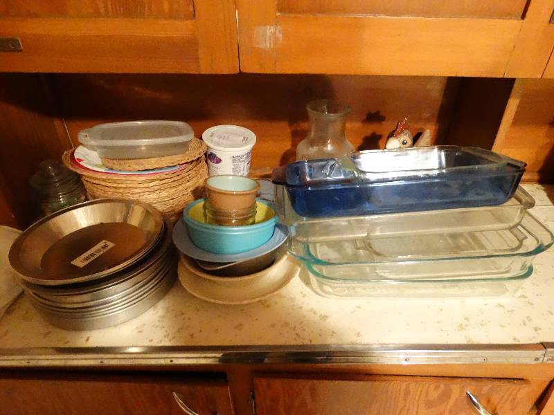 lot 3 image: Lot of bake ware.