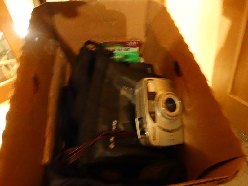lot 6 image: Various cameras.
