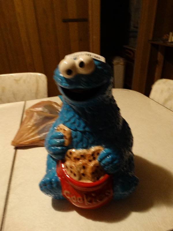 lot 7 image: Cookie monster cookie jar.