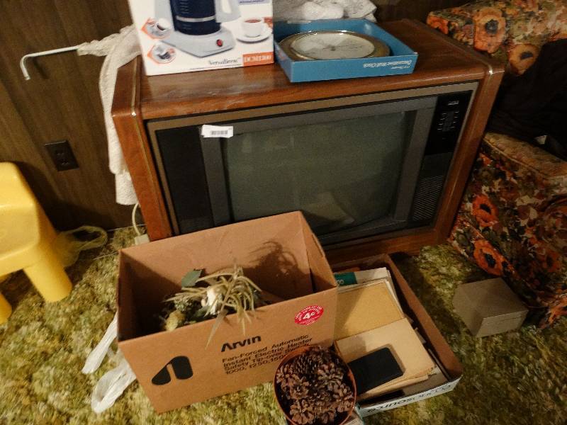 lot 10 image: Console TV, coffee pot, clock, & misc.