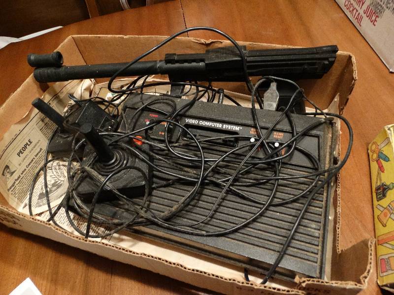 lot 16 image: Atari game system wgames.