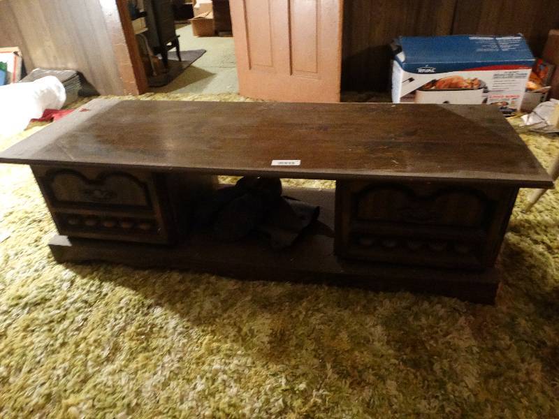 lot 21 image: Coffee table.