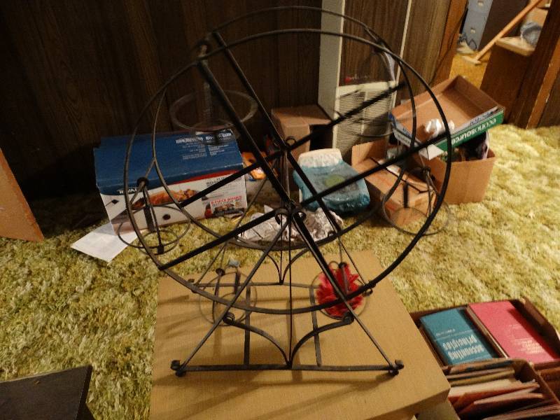 lot 24 image: Metal plant ferris wheel.
