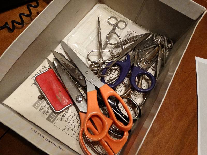 lot 27 image: Large lot of various scissors.