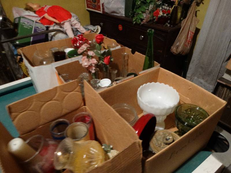 lot 41 image: 4 Boxes of various flower vases.
