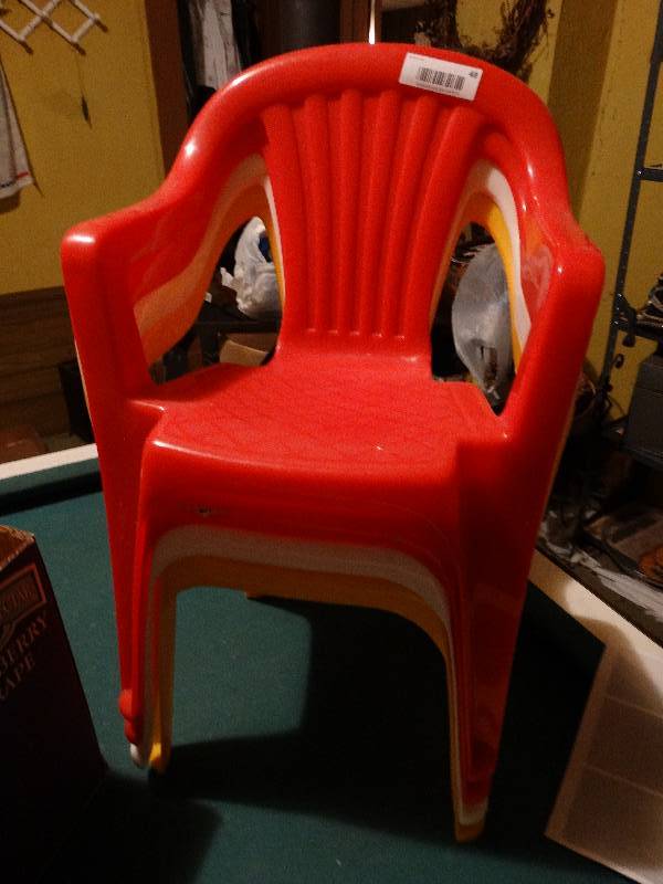 lot 48 image: 4 Plastic childs chairs.