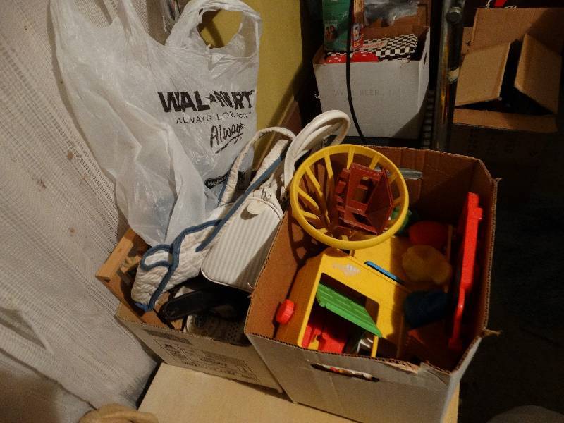 lot 53 image: 2 Boxes of kids toys.
