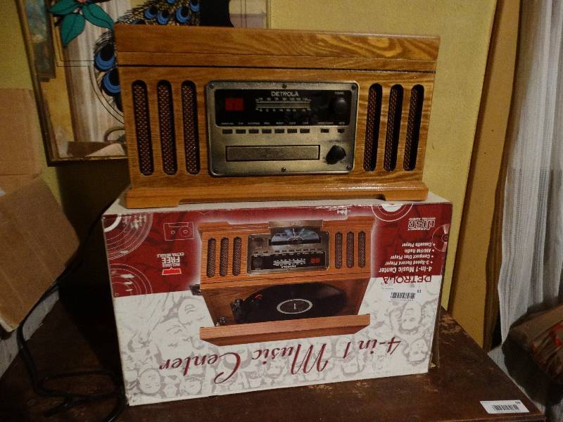 lot 61 image: 4 - in - 1 music center.
