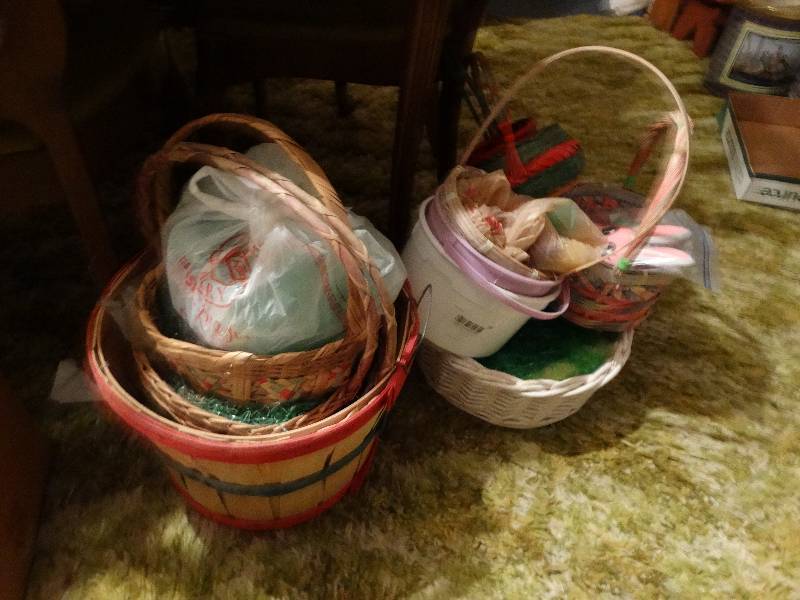 lot 74 image: Lot of baskets.
