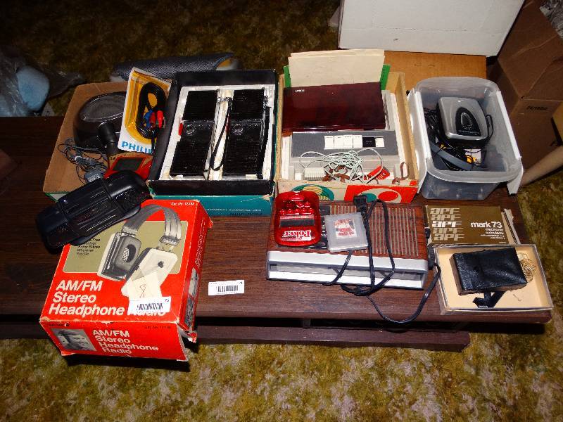 lot 75 image: Lot of various electronics.