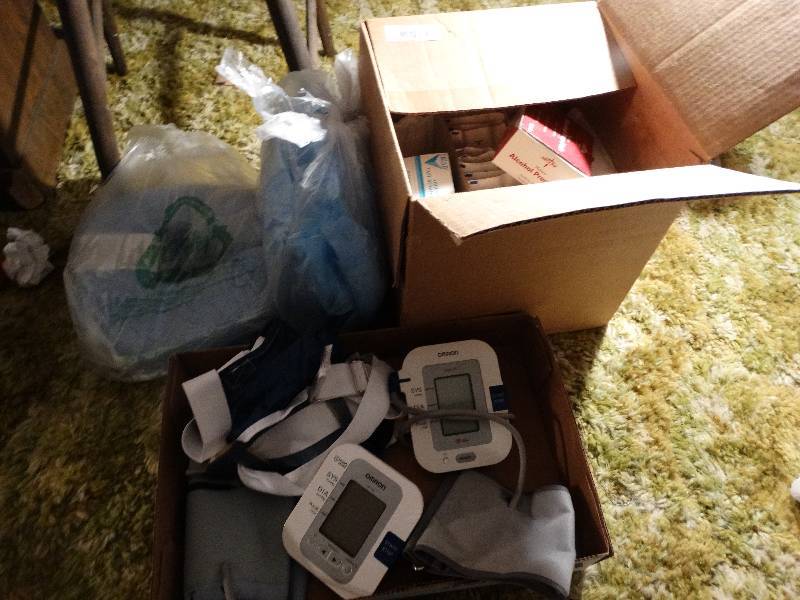 lot 85 image: Lot of medical items.