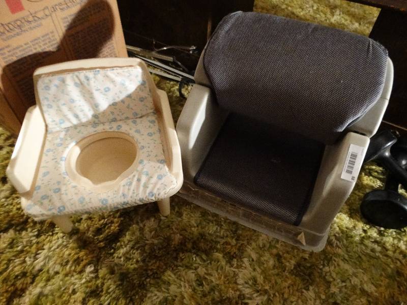 lot 88 image: 2 Baby chairs.