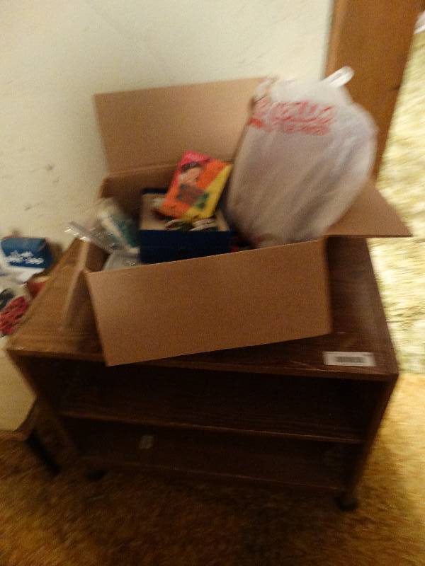 lot 96 image: Cart on wheels, bathroom items.