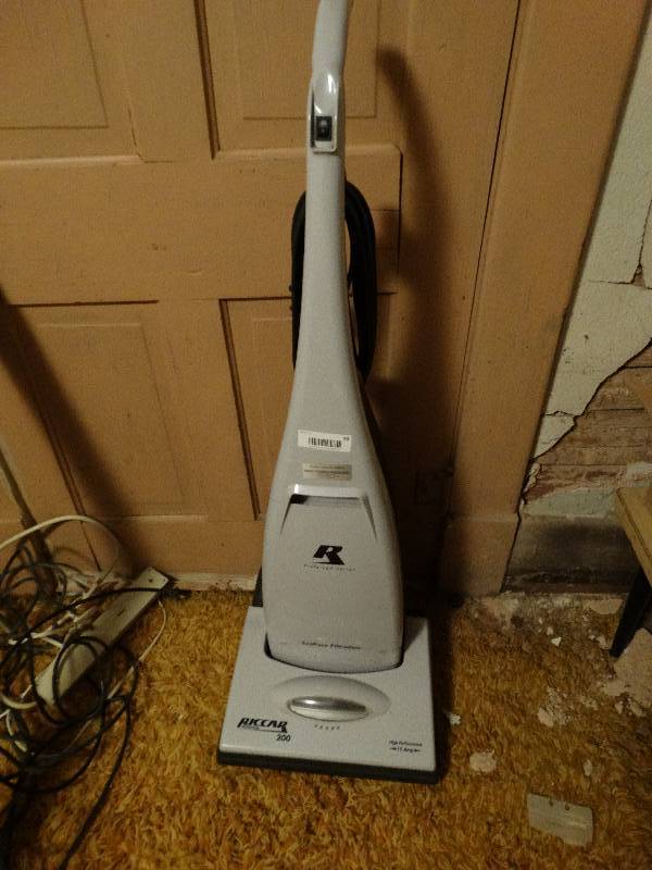 lot 99 image: Riccar 200 vacuum.