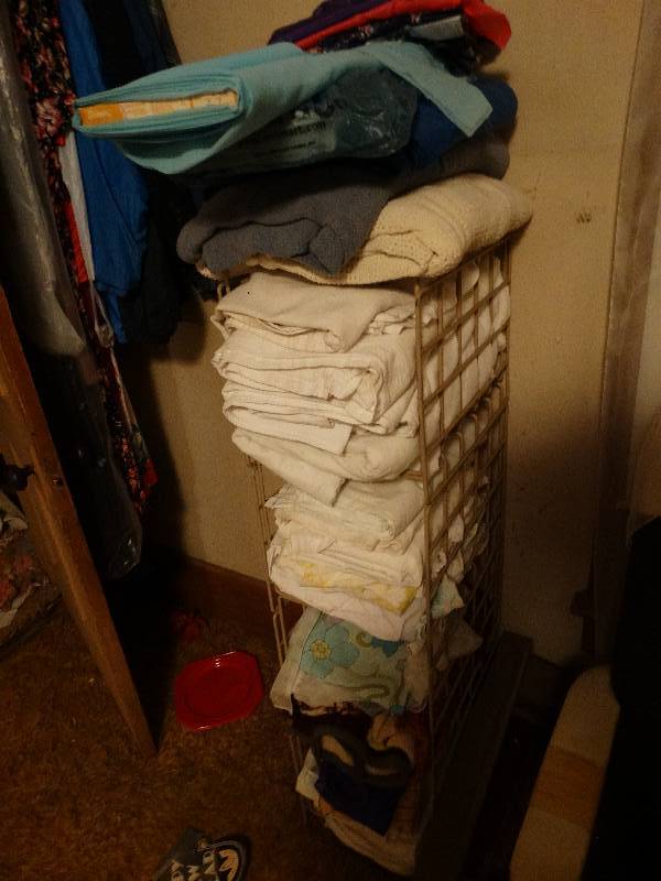 lot 105 image: Sheets linens fabric storage rack