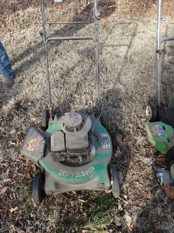 lot 120 image: 3.5 hp lawn mower- 20 cut