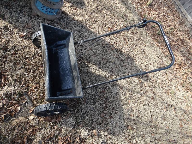 lot 121 image: lawn spreader
