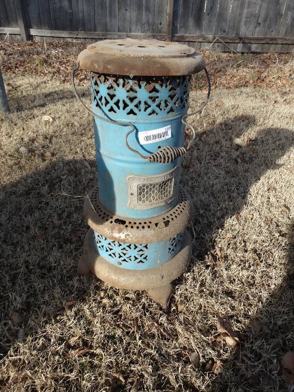 lot 122 image: Vintage Perfection smokeless oil heater