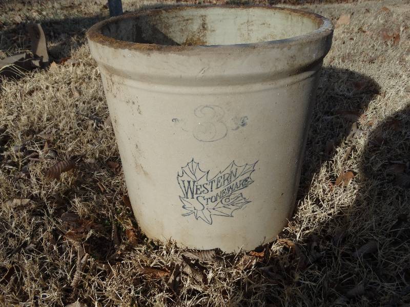 lot 123 image: 3 gallon Western crock