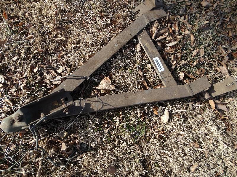 lot 124 image: Tow hitch