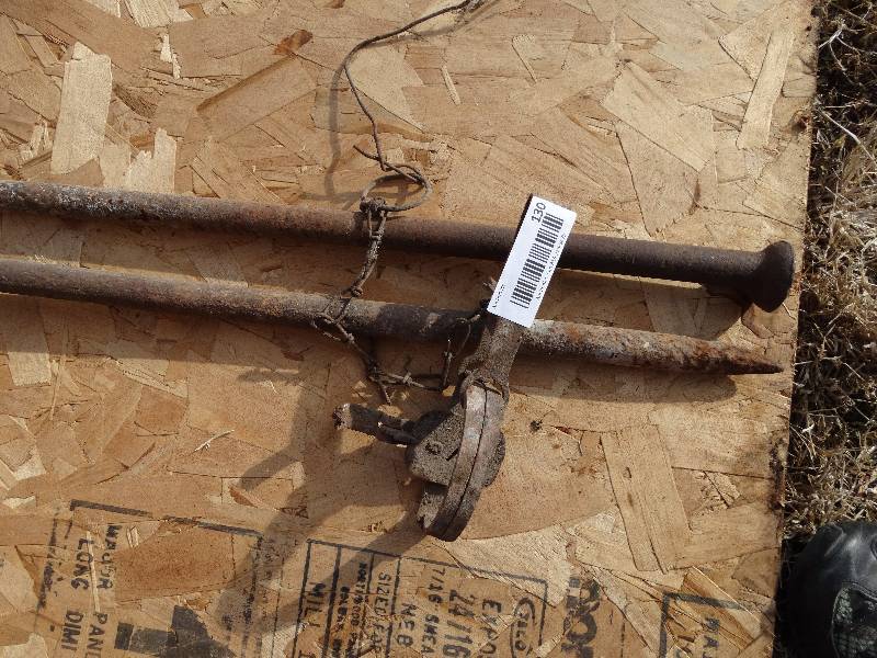 lot 130 image: Foot trap w 2 stakes