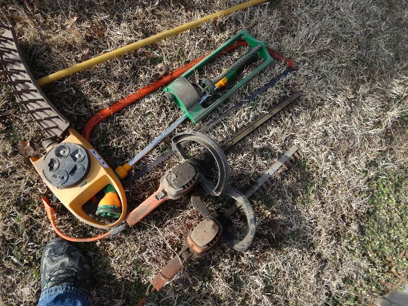 lot 131 image: Lot of various lawn & garden items