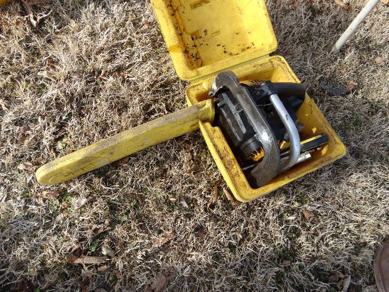 lot 147 image: McCulloch 16 chainsaw w case