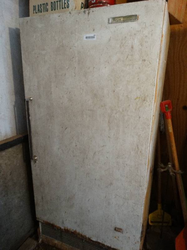 lot 160 image: Refrigerator w contents- glass jars canning jars
