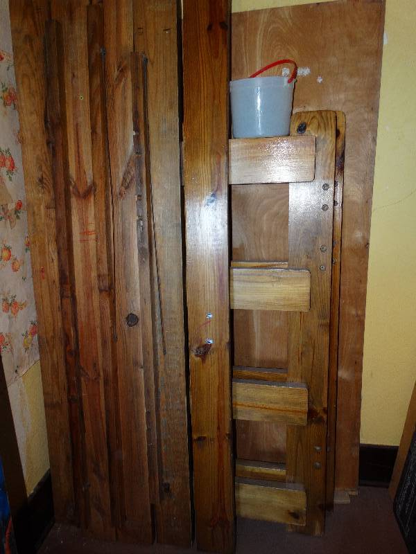 lot 169 image: Set of bunk beds
