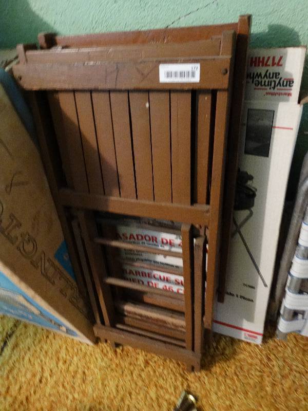 lot 172 image: 2 wood folding chairs