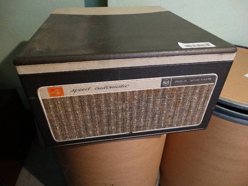 lot 176 image: RCA Victor record player