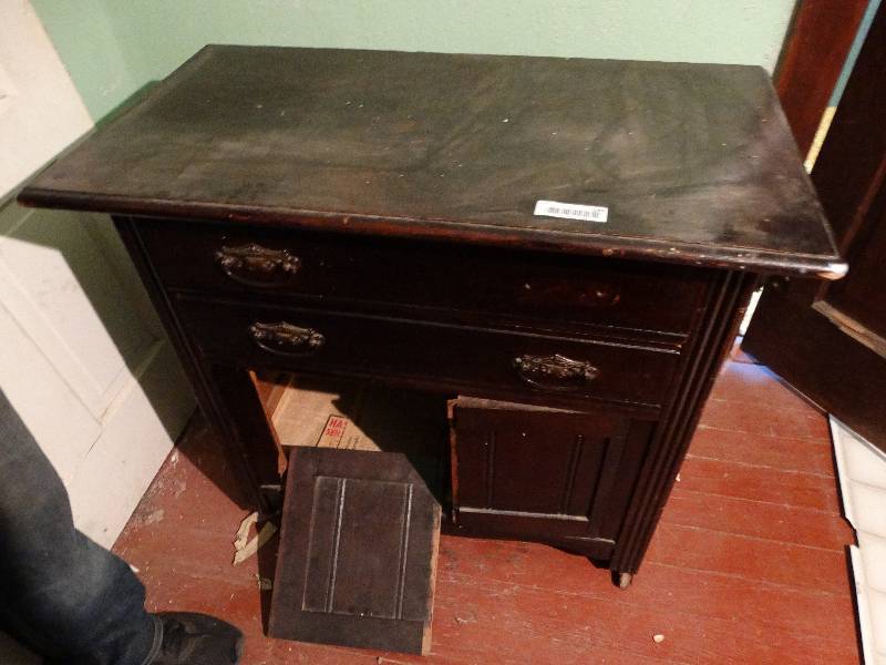 lot 189 image: Vintage wood cabinet w 2 drawers 2 doors