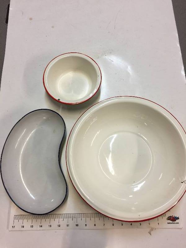 lot 5504 image: 2 Porcelain Bowls and 1 Tin Bed Pan.