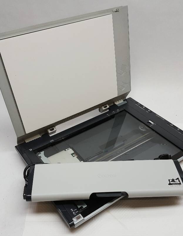 lot 6429 image: A pair of like new Canon image and document scanner devices the LiDE 600F and a hand held Fare Level 3 unit