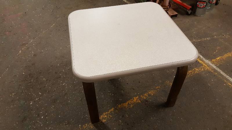 lot 6542 image: Very nice waiting room or small coffee table measures 22 X 22 X 16 tall