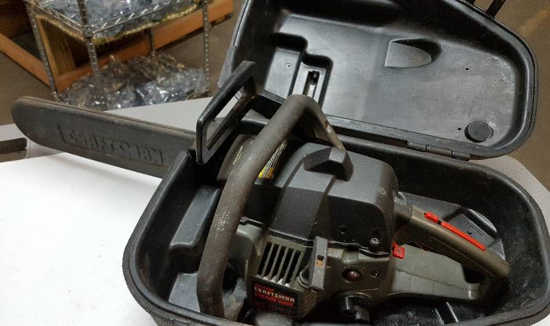 lot 5328 image: Sears Craftsman 16 bar gas powered Chain Saw.  Good compression but hasnt been run for 4 years.