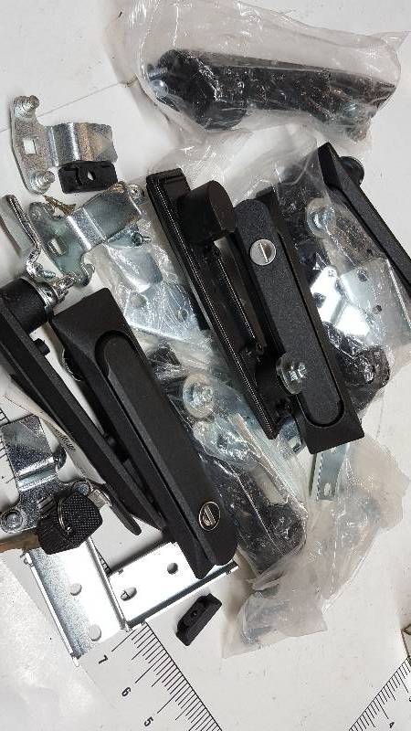 lot 5317 image: Full box of all new RV door or special boxes latch handles with keys.