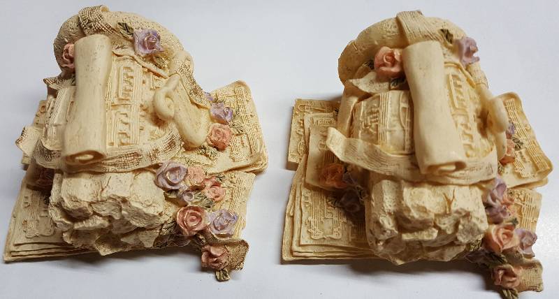 lot 5536-2 image: Not a clue what these (2) are actually made for.  Im guessing desk top or shelf paper weights.  Composite and heavy material