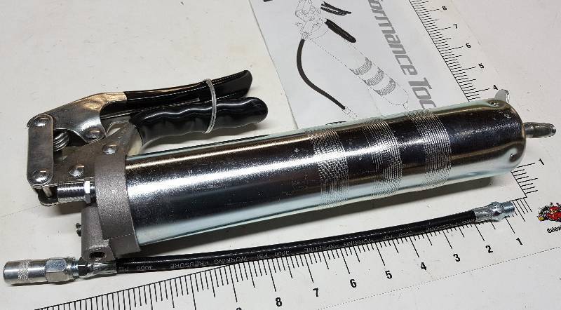 lot 5571 image: New hand pump grease gun with flexible hose attachment.