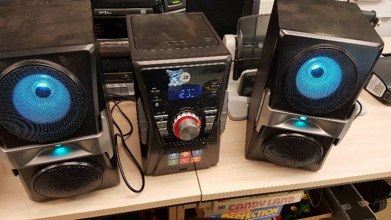 lot 5342 image: This is a returned system with a pair of stereo speakers that has a few problems and will require somebody that knows something