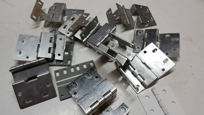 lot 5279 image: Pile of new cabinet door hinges all new.  Make a deal if youre in the business