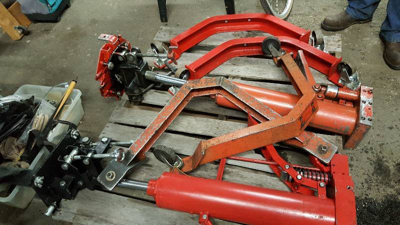 lot 5230 image: This lot and the next one are all on the same pallet.  Its a heavy professional transmission re builders removal jack.