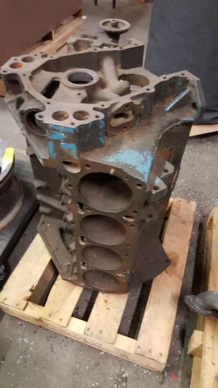 lot 5237 image: MOPAR 383 BB Chrysler worn standard bare block out of 1969 Roadrunner.