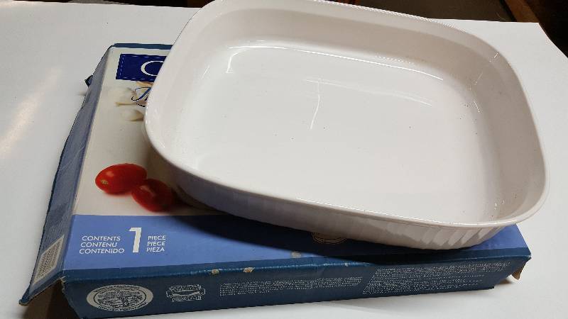 lot 5241 image: New Corning Ware French White 4-12 quart roaster plate